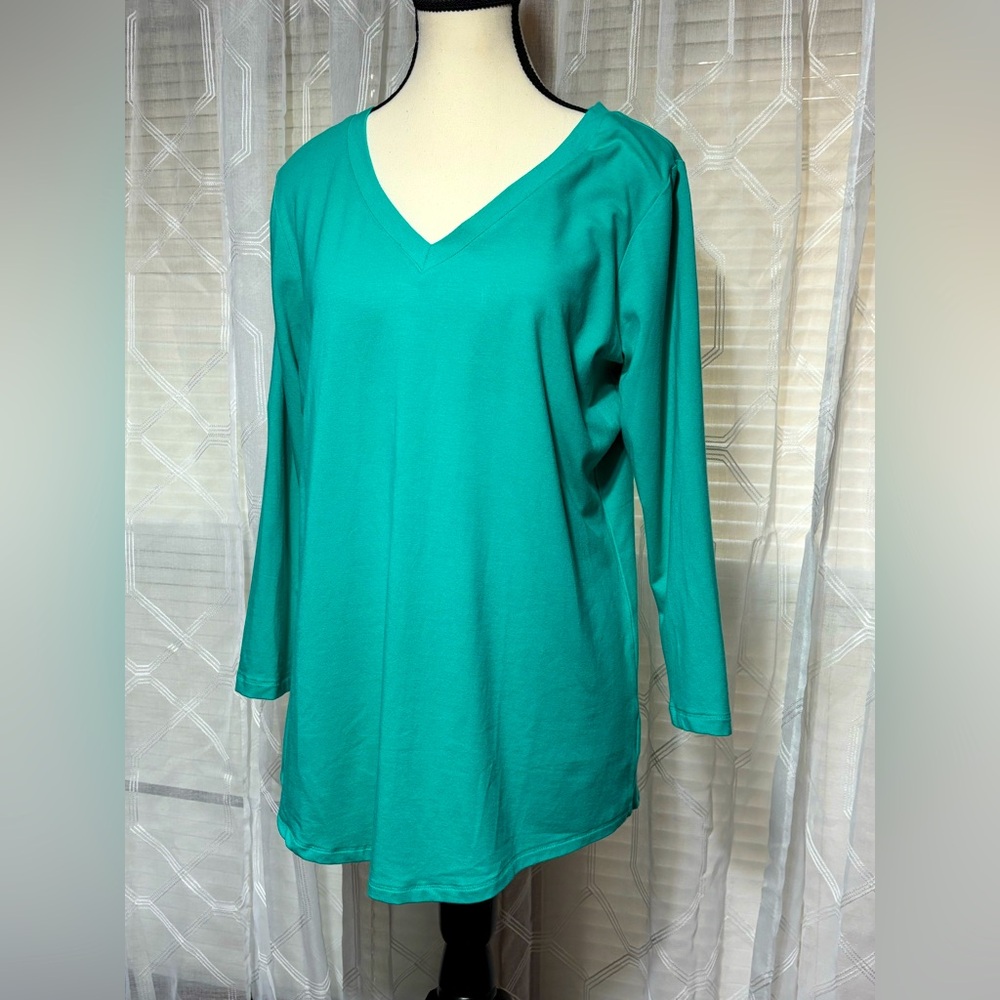 Susan Graver medium Teal V-Neck Women's Top 28”L 19” p2p 19” sleeve Super Soft